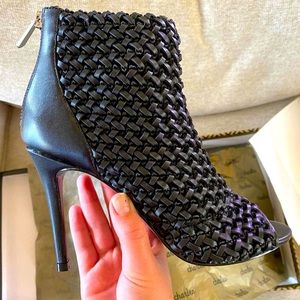 🍄BRAND NEW CHARLES DAVID HEELS🍄